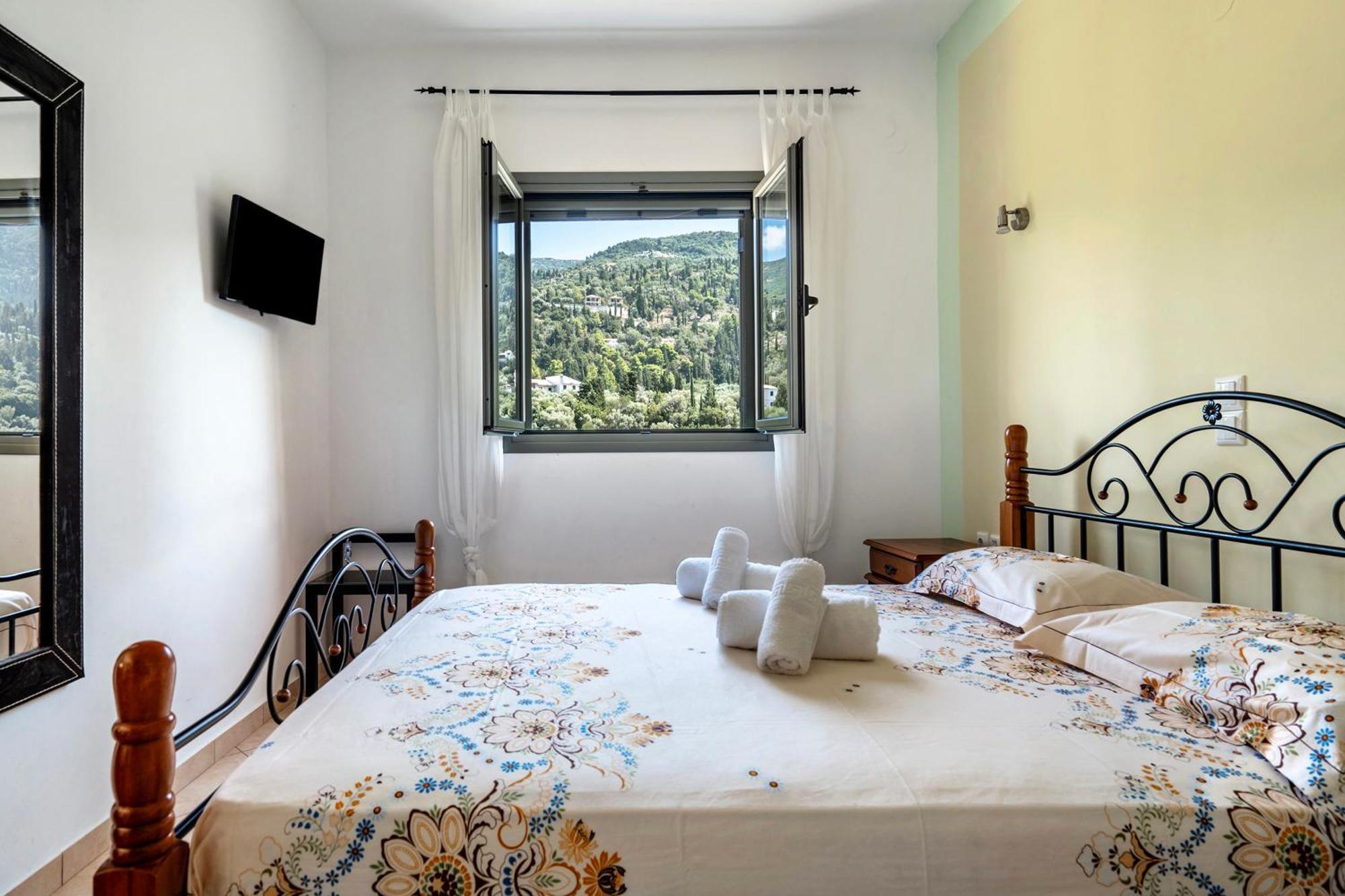 Alkionides 3 * Agios Nikitas